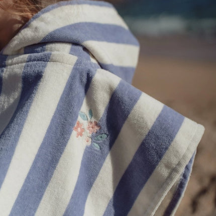 Strandponcho “Dreamy Purple Stripe” – One Size koop je bij Babywinkel