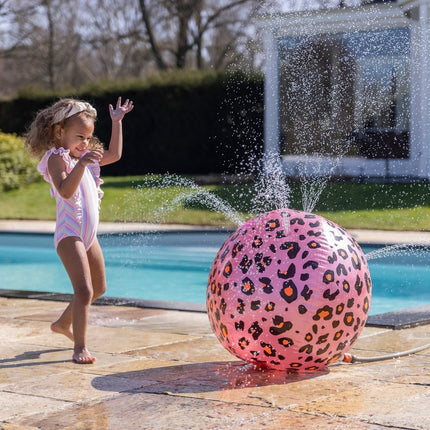 Swim Essentials Strandbal Met Sproeiers Panterprint 57Cm koop je bij Babywinkel
