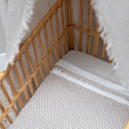 Baby's Only Wieglaken Gebreide Bies Happiness Urban Taupe/Ecru 80X100 Cm koop je bij Babywinkel