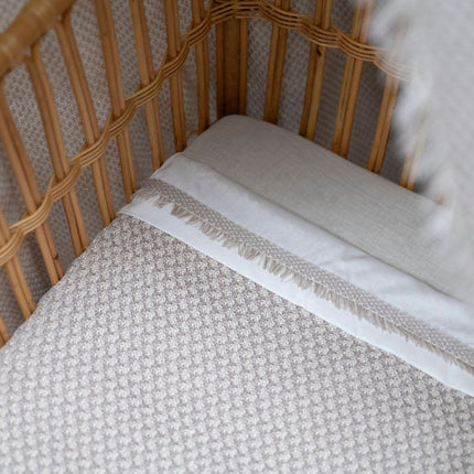 Baby's Only Wieglaken Gebreide Bies Happiness Urban Taupe/Ecru 80X100 Cm koop je bij Babywinkel