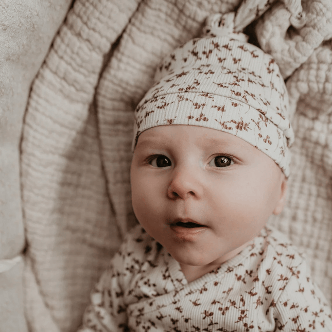 Yumi Baby Babymutsje Brown Leafs koop je bij Babywinkel